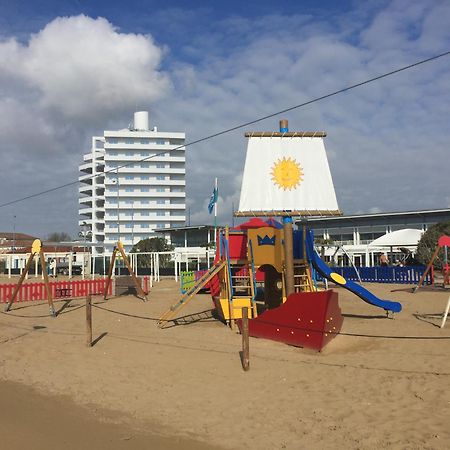 Beach Palace With Small Swimming Pool, Private Beach, Parking リド・ディ・イエゾロ エクステリア 写真